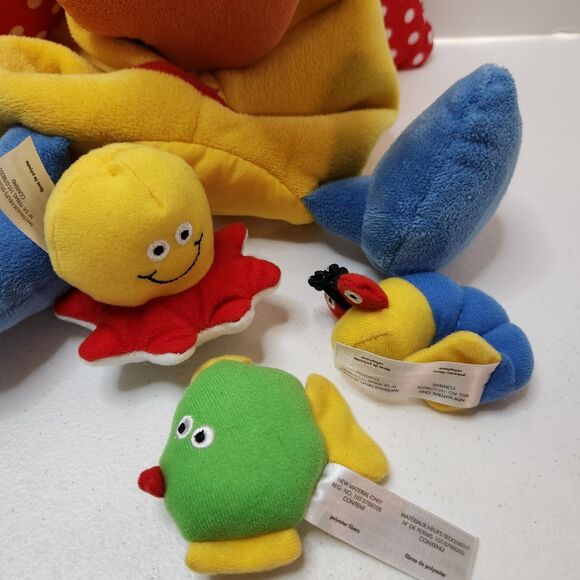 Melissa & Doug Pelican Plush – Feedable Toy + 3 Critters - Picture 2 of 7